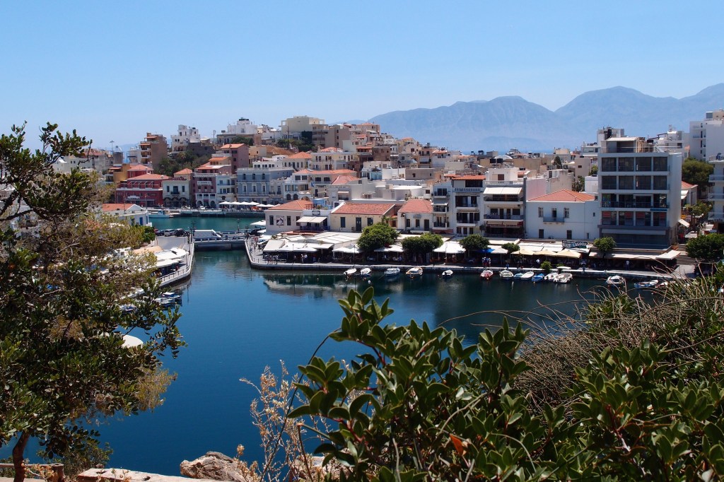 Widok na jezioro w Agios Nikolaos