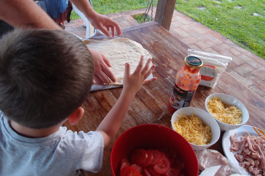 Pizza w trakcie "zabawy"