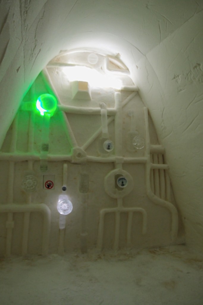 Ukryte w śniegu przewody elektryczne