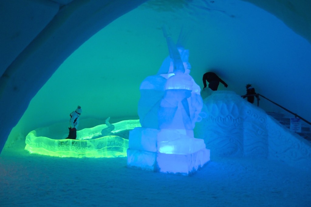 Lodowa zjeżdżalnia