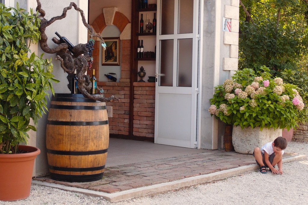 Sklep w okolicy Stone.